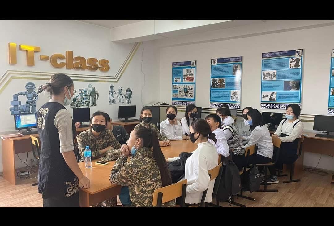 "Бала өкілдіктері" апталығы аясында 9-10 сынып оқушылары арасында " Менің құқық әлемім" тақырыбында әңгіме жүргізілді.