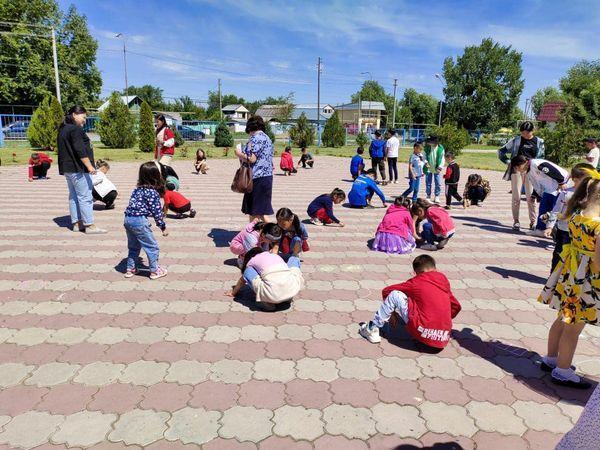"Балдәурен" жазғы тынығу лагерінде «Мен әлемді бейнелеймін" тақырыбында асфальтка сурет салу байқауы өткізілді. Сайысқа әр топтан 4/5 демалушы қатысып, бақ сынасқан болатын.