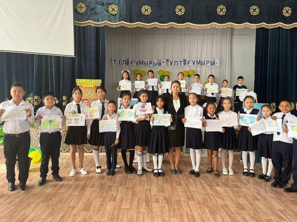 05.09-23.09.2022 күндер аралығындағы Тілдер айлығына орай “Тіл-ұлттың тірегі” тақырыбында 5-6 сыныптар арасында сурет байқауы өткізілді. Байқауға белсене қатысқан жеңімпаздар марапатталды.