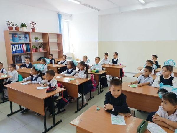 Мектебімізде “Отбасы - бақыт мекені” атты апталық барысында “Отбасы - шаңырақтың айнымас тіреуі” тақырыбында сынып сағаттары өткізілді.