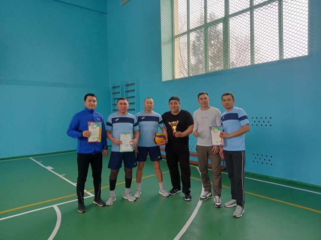 Н.Тілендиев ауылы, N26 мектеп ұстаздары волейболдан  2-орынды иеленді.