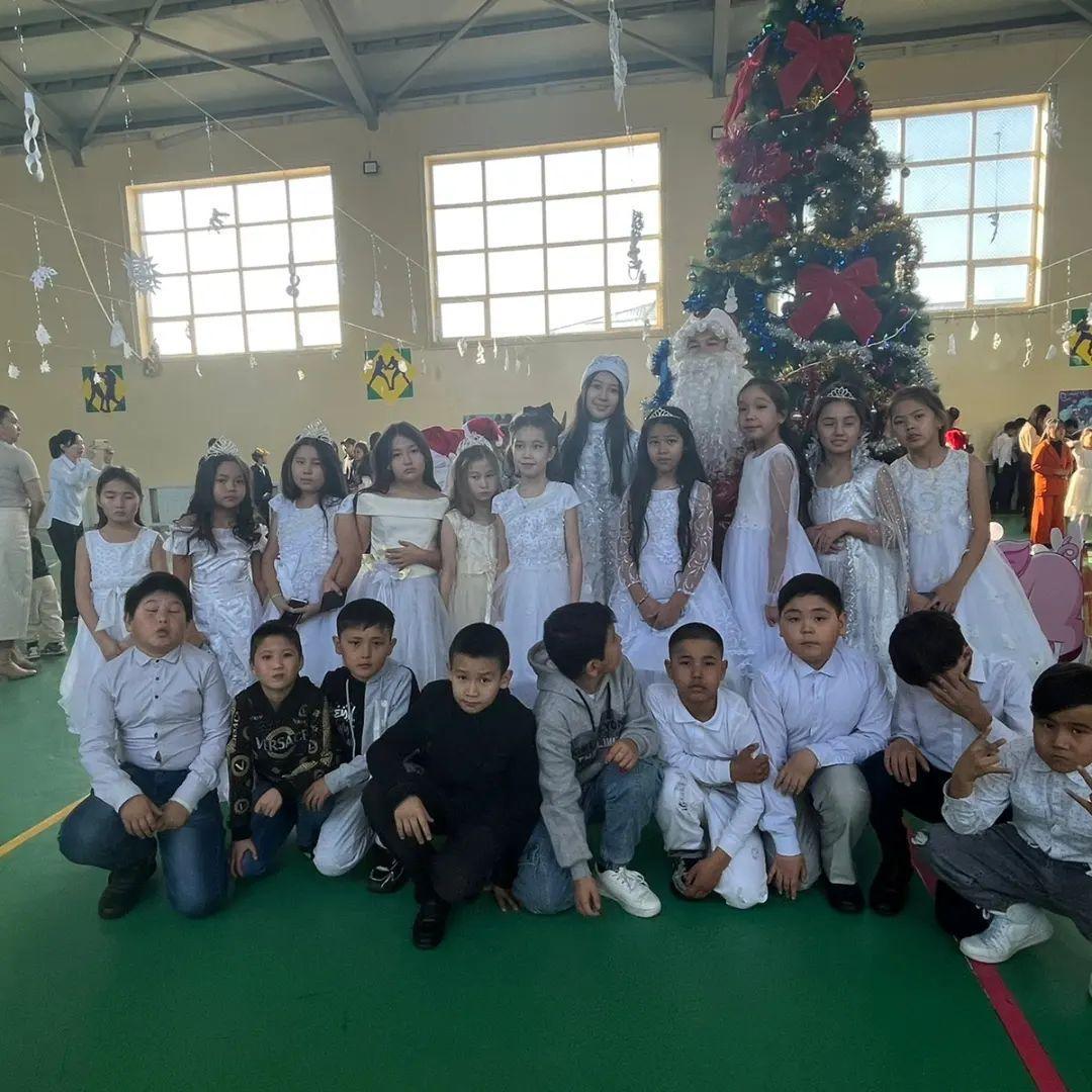 Н. Тілендиев ауылы N26 орта мектебі бойынша 27-28 желтоқсан  күндері  1-11сынып оқушылар  арасында жаңа жылдық мерекелік шыршамыз болып өтті.