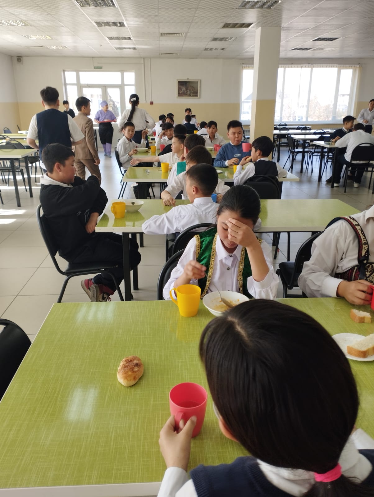 ЖБББҚ есебінен тегін ыстық тамақ ішетін оқушылардың тамақтану барысында