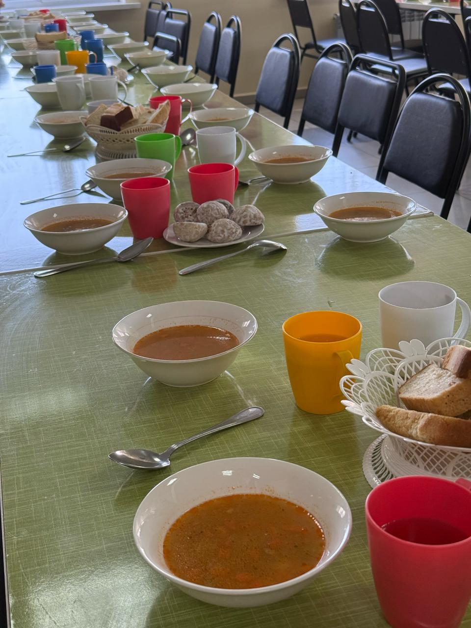 Мектеп асханасында тамақтану барысы оқуышылардың